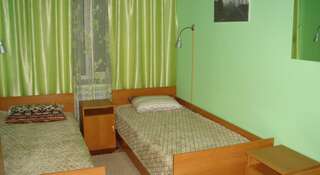 Гостиница Альтаир Новосибирск Кровать в общем номере с 3 кроватями-3